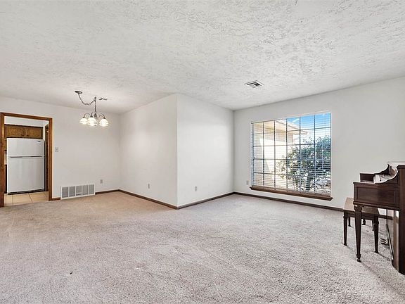 4th image of 4410 NW Cheryl Blvd
