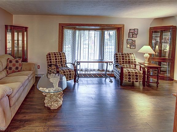 5th image of 14296 Bennington Dr