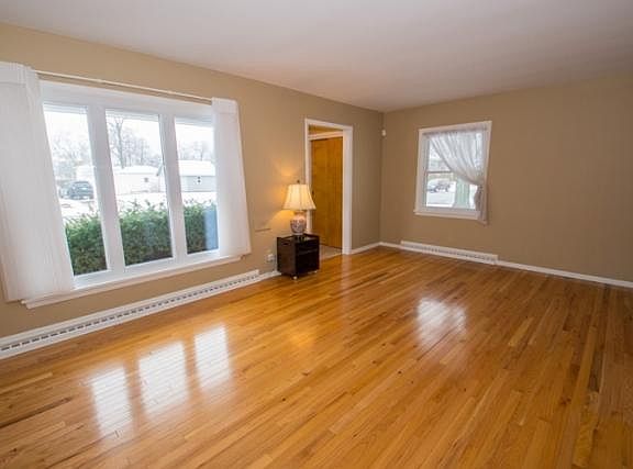 5th image of 1304 E Lasalle Ave