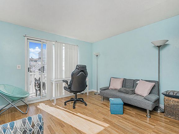 4th image of 227 Rosedale Ave