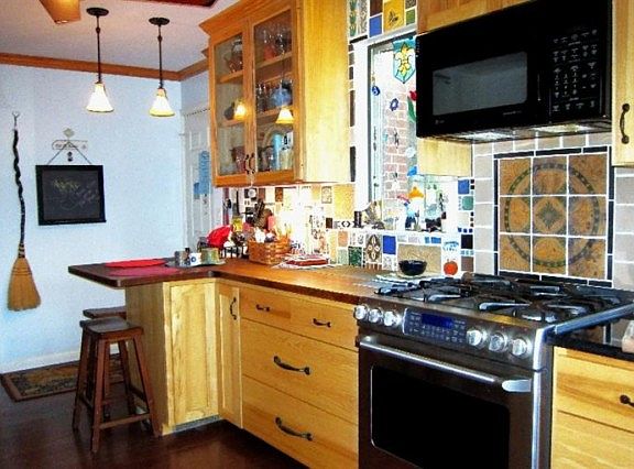 3rd image of 498 Wellesley Ave