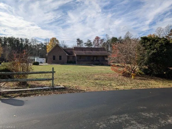 234 Edgar Allan Dr, Stoneville, NC 27048