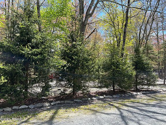2nd image of 121 Navajo Ln