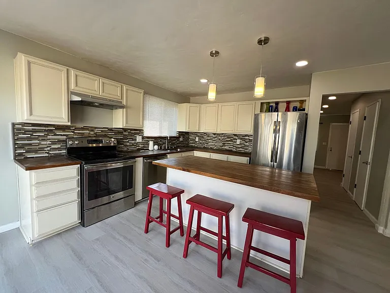 2188 Luz Ave — Photo 12