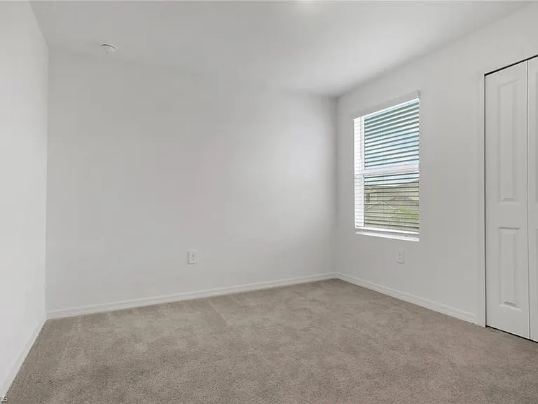 19550 Fairhill Ct — Photo 30