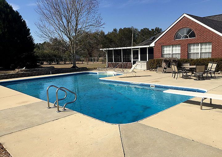 1st image of 631 Pinebrook Cir