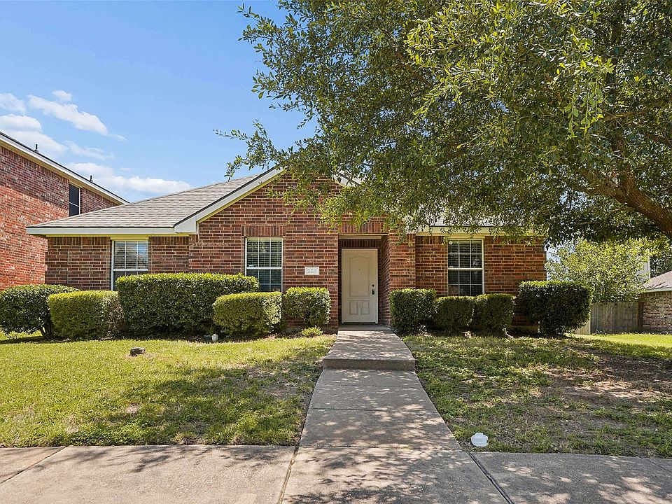 1st image of 205 Rosewood Ct