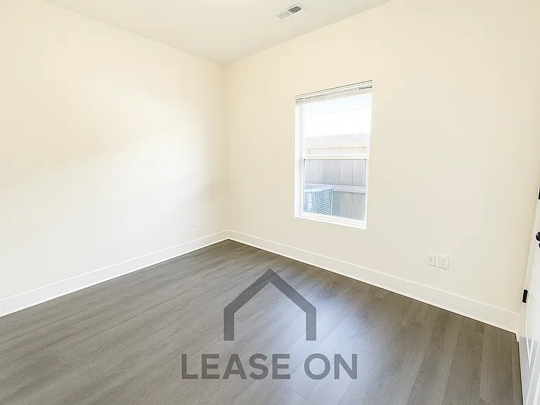 11621 E Harry Ct — Photo 4