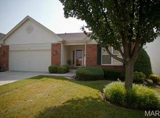 687 Hawk Run Dr, O'Fallon, MO 63368