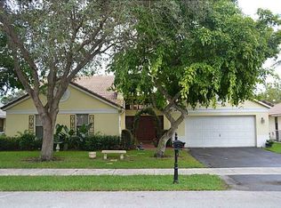 9612 Ridgecrest Ct, Davie, FL 33328