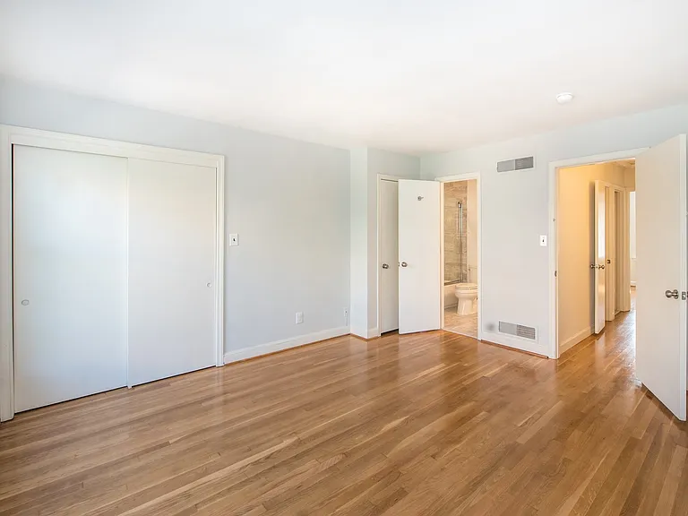 2527 Queen Annes Ln NW — Photo 12