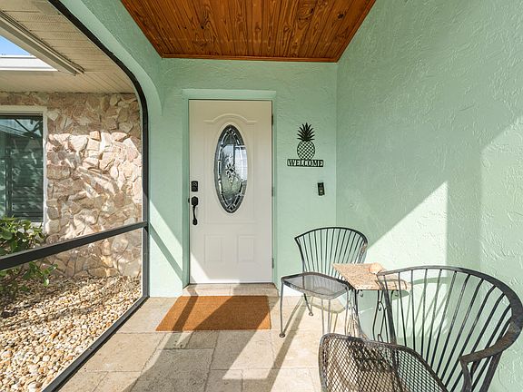 3rd image of 2373 SE Bordeaux Court