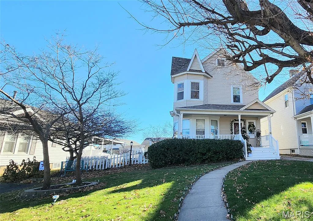 1718 Swanwick St photo 1
