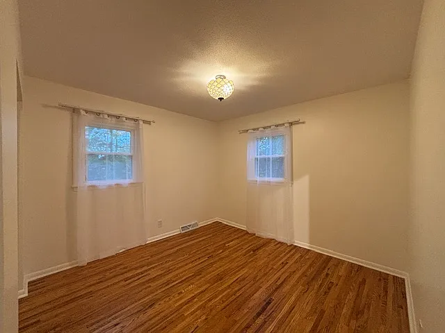 3 bed, 1200 sqft, $1,750 — Photo 3