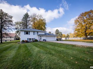 1207 12th St, Viola, IL 61486