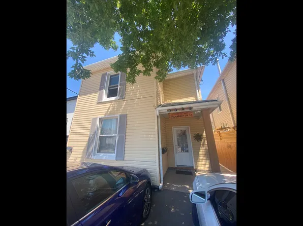 8 McNaughton St #B, Cambridge, ON N1R 1Y9
