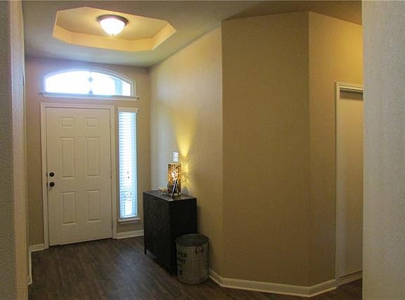 4th image of 100 Pearland St