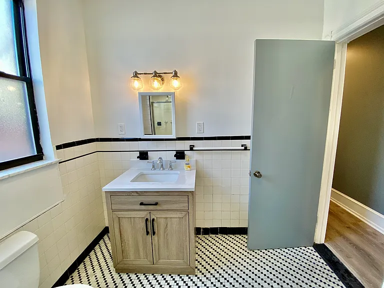 2532 S Broad St #2 — Photo 14
