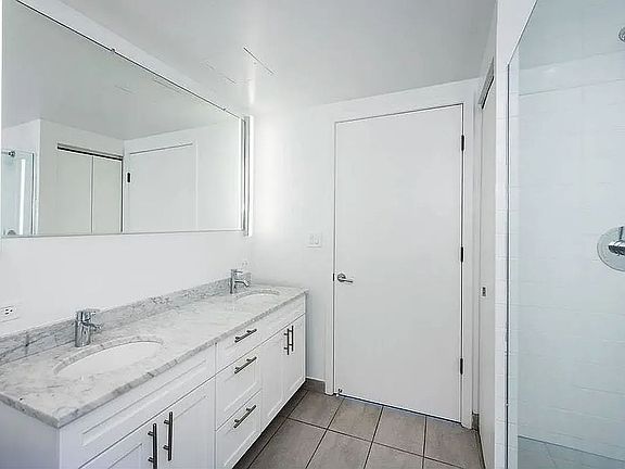 5th image of 424 Bedford Ave APT 9D