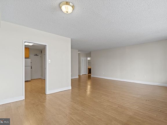 5th image of 3701 S George Mason Dr Unit 516N