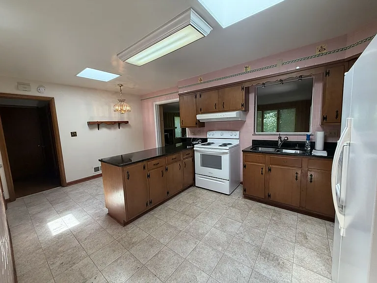 926 Laurelwood Rd — Photo 12