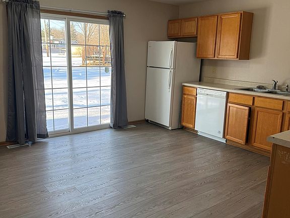 4th image of 395 Plymouth Rd APT B