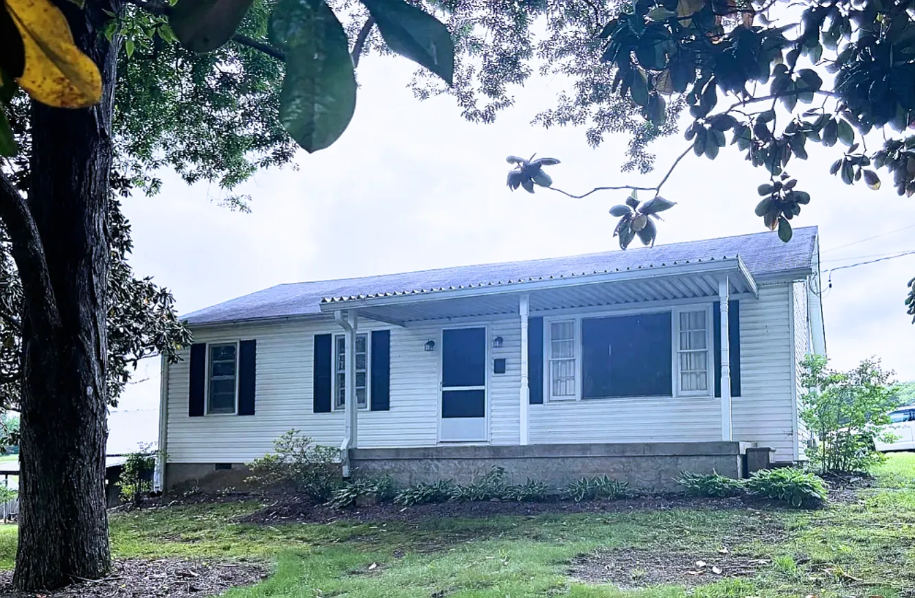 Adorable Home In The Country — Photo 1