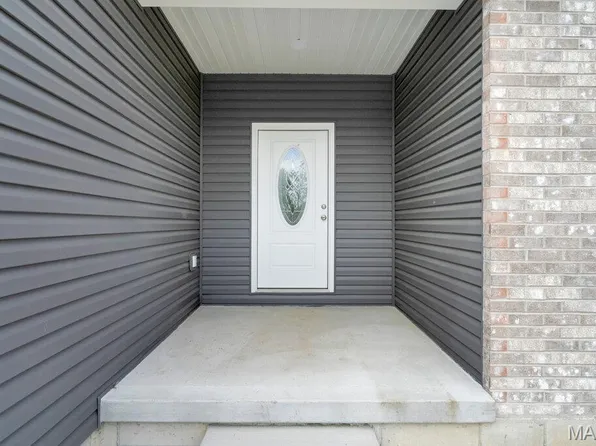 405 N 2nd St, New Florence, MO 63361