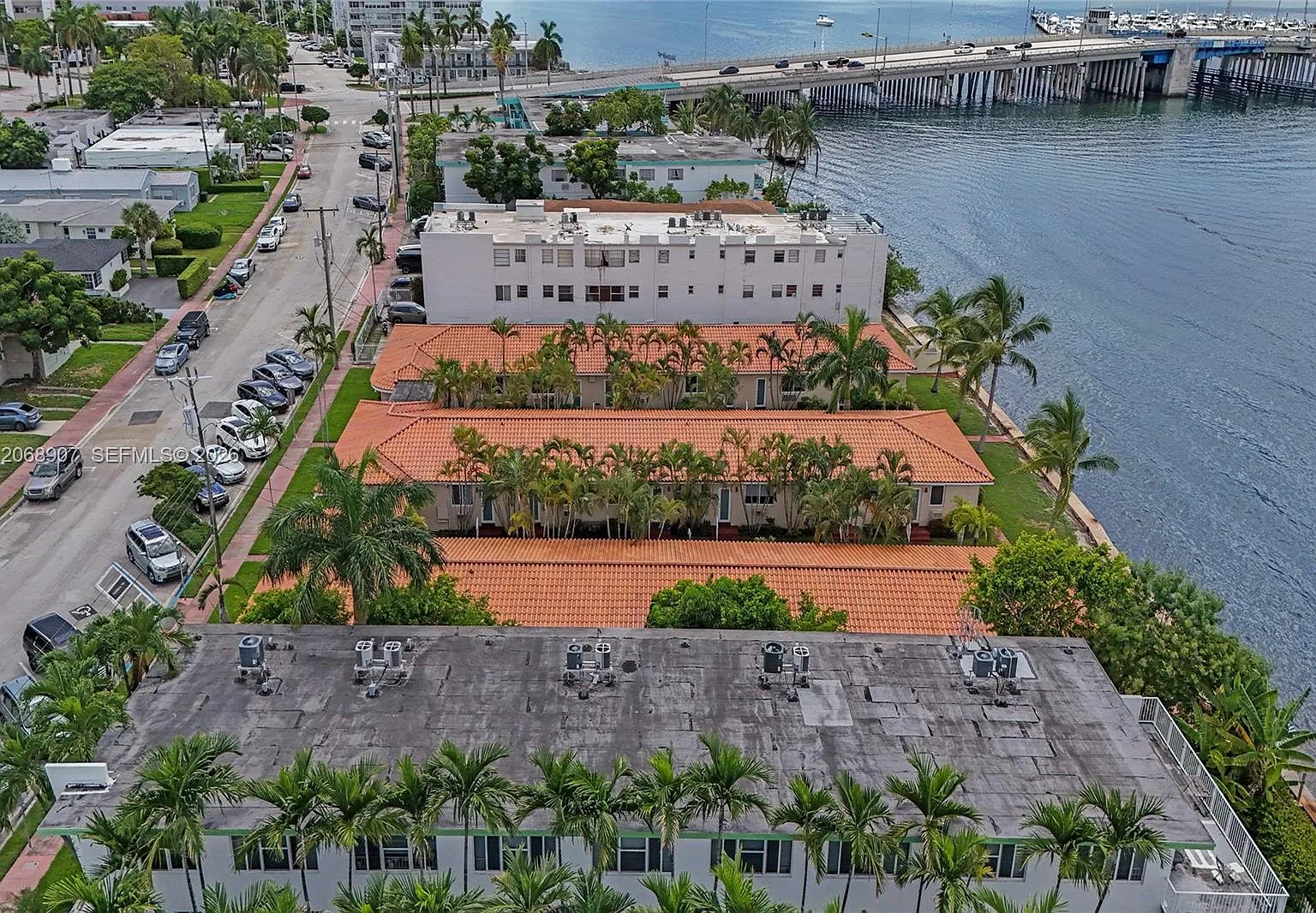 Enclave Waterside Villas — Photo 3