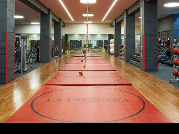 50 Riverside Boulevard image 18 of 26