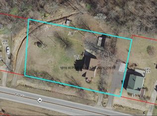 1818 W Pine St, Mount Airy, NC 27030