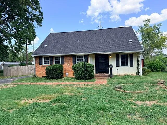 4 bed, 2.0 bath, 1705 sqft, $1,200 — Photo 1