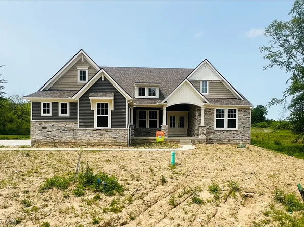 2091 Hayden Dr, Hinckley, OH 44233