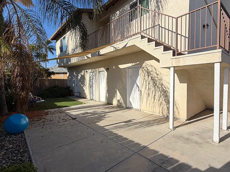 4565 Cherokee Ave #B — Photo 2