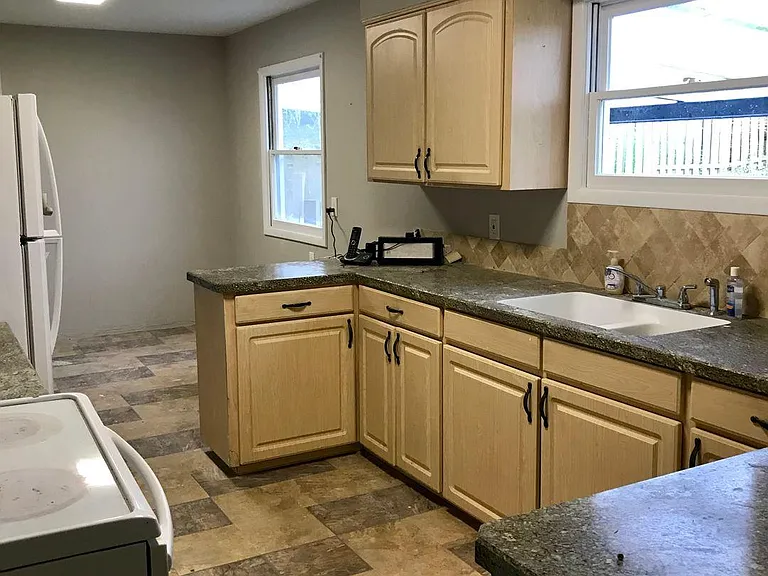 11919 SW 29th Ave — Photo 3
