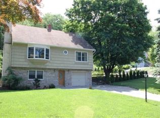 13 Dogwood Ter, Ringwood, NJ 07456