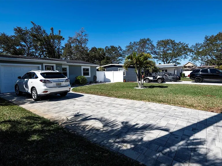569 Bamboo Dr S — Photo 27