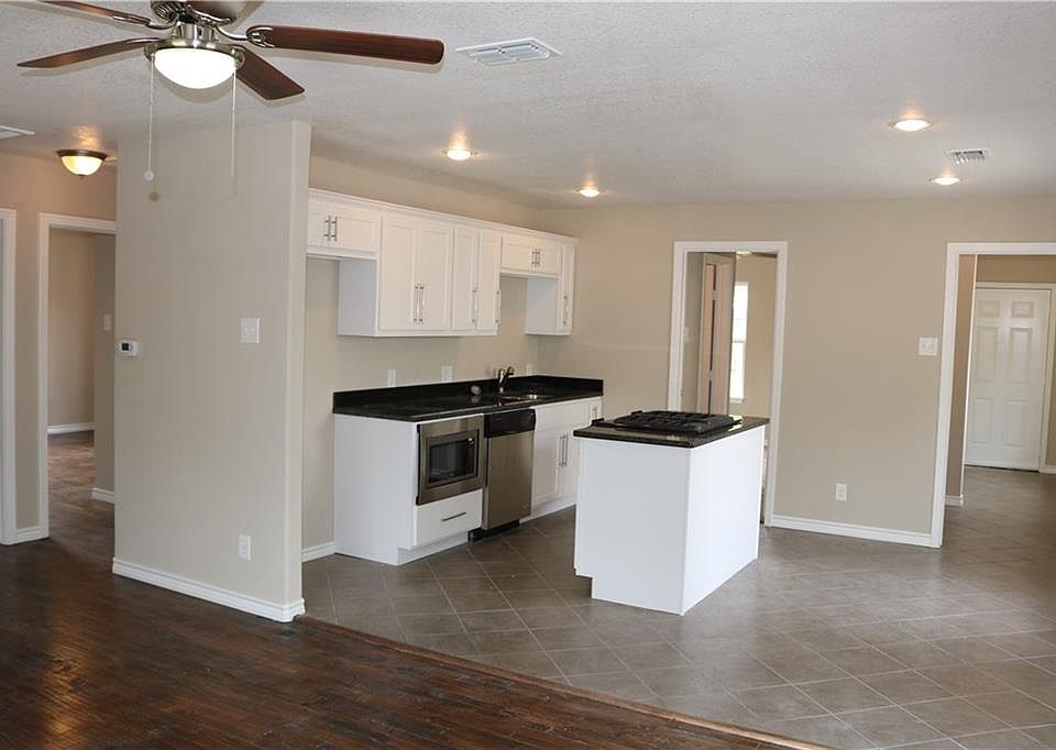 1st image of 305 Larry Dr