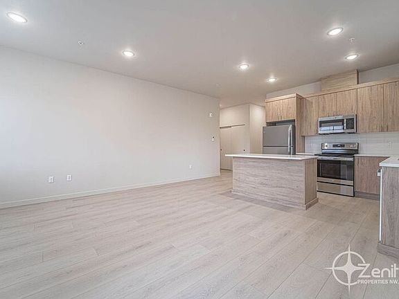4th image of 6204 NE Hazel Dell Ave #B17