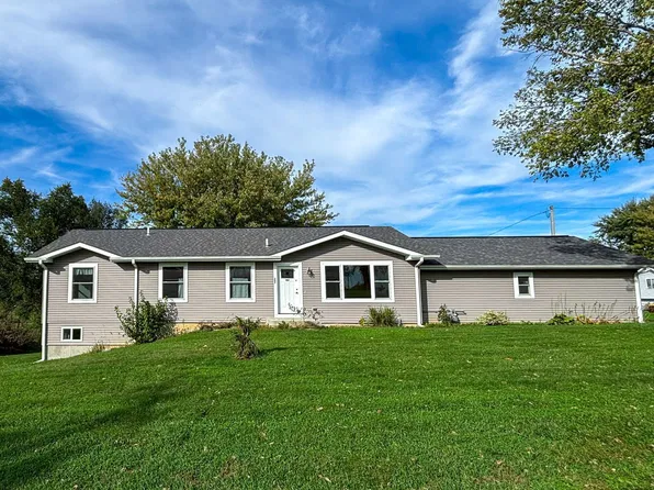 207 E Emmet St, Andrew, IA 52030