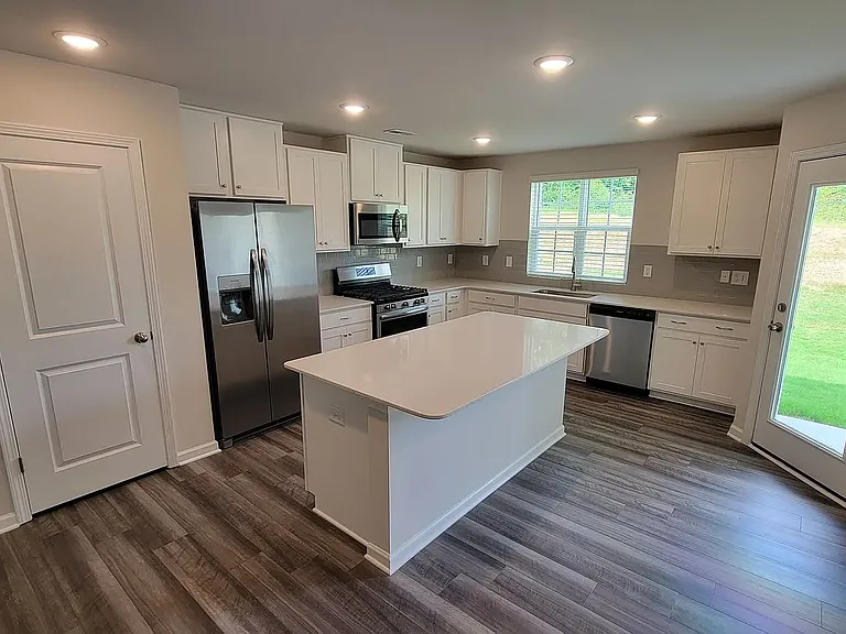 909 Powder Creek Dr — Photo 2