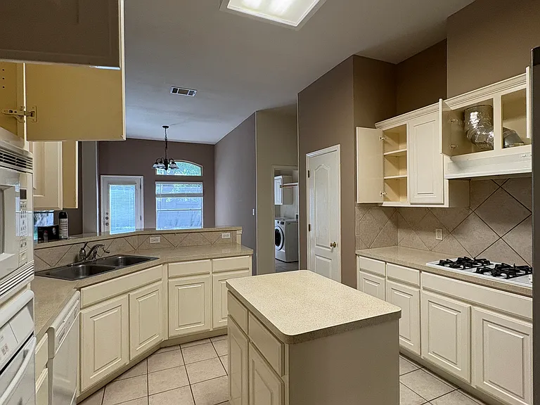 207 Kettleman Ln N — Photo 19