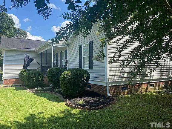3rd image of 303 Earl Dr