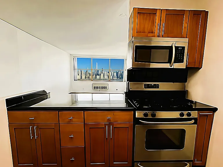 7002 Boulevard East #19C — Photo 8