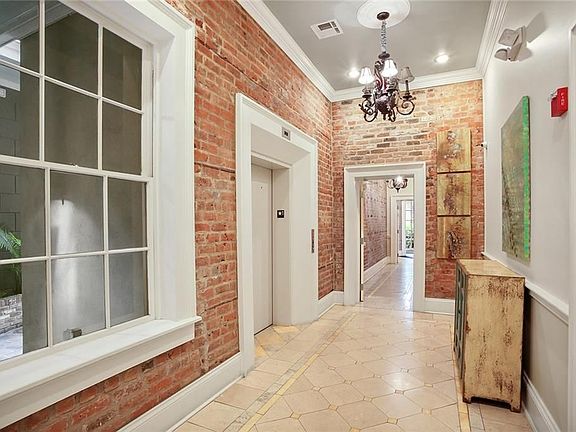 2nd image of 828 Saint Charles Ave APT 9