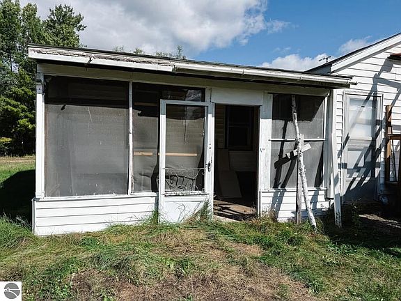 4th image of 1650 E Washington Rd