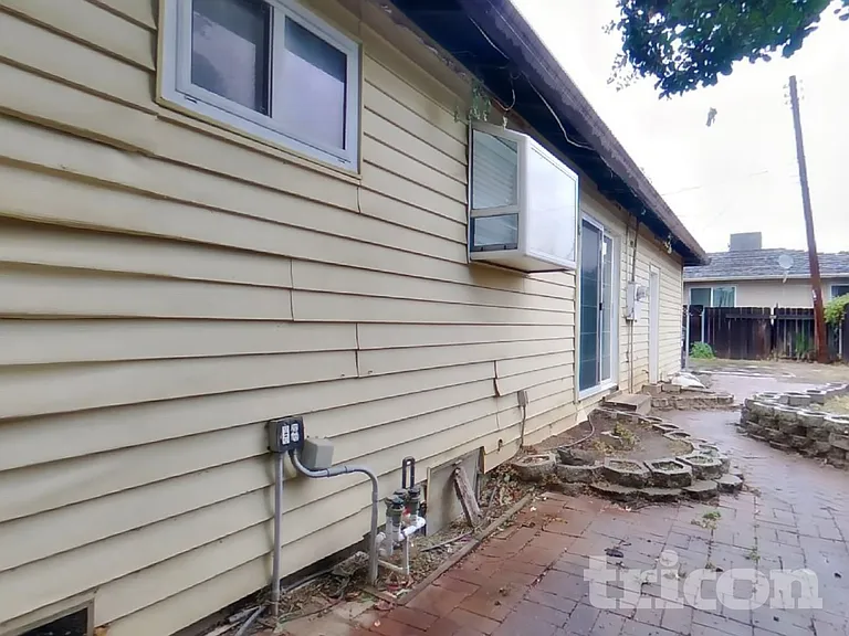 6900 Coronation Ct — Photo 14