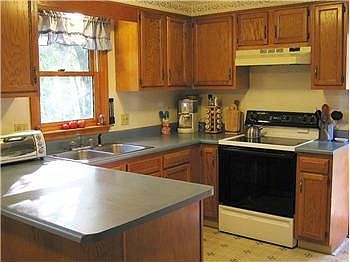 5th image of 9 Running Brook Dr