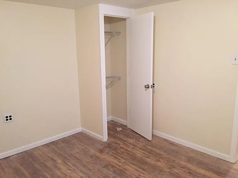 210 Marion Ave — Photo 23