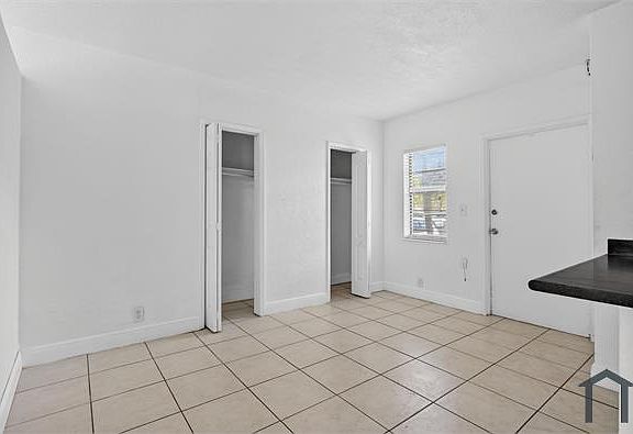2nd image of 4071 N Dixie Hwy APT 6